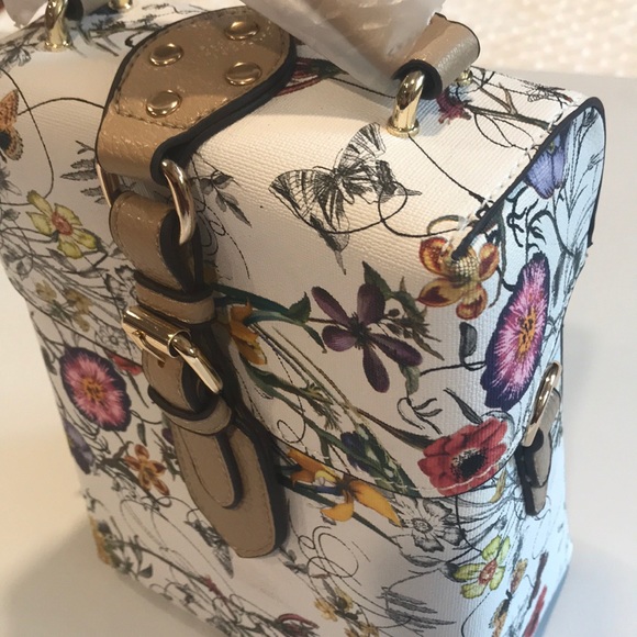 NWT BUTTERFLY & FLORAL WHITE BOX PURSE - Picture 3 of 8